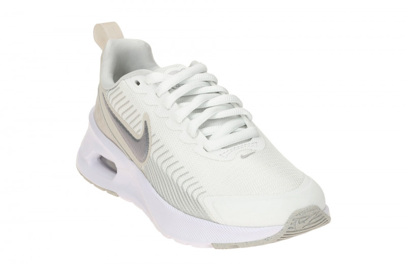 NIKE AIR MAX Nuaxis Schuhe weiß silber metallic Schimmer Damen