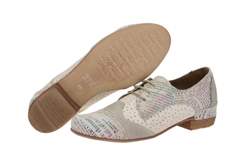 Charme Schuhe weiß buntes Text Muster 007M