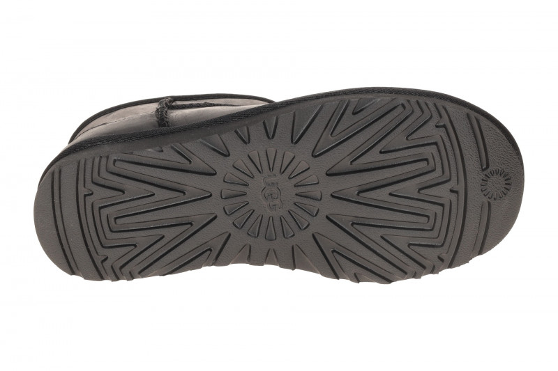 UGG Classic Ultra Mini Stiefelette schwarz Fettleder