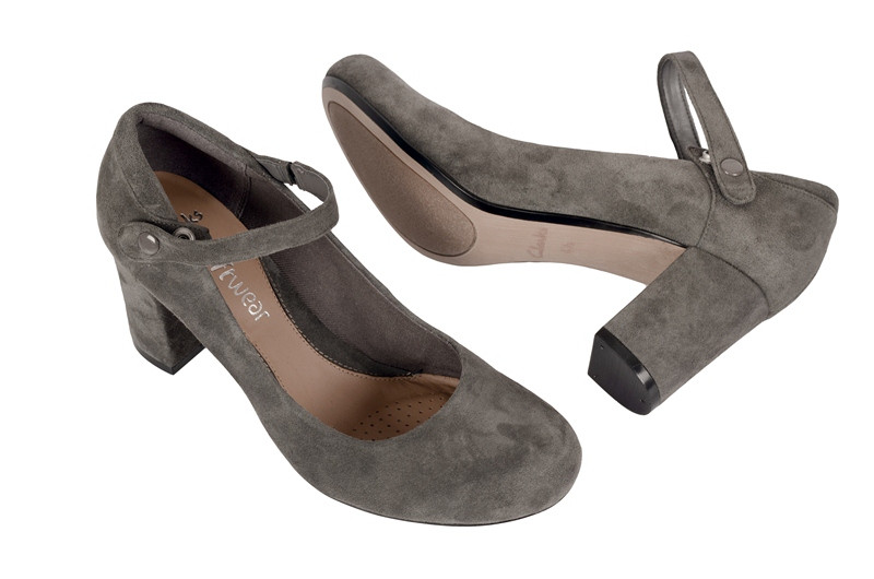 Clarks Deva Dolly Riemchen Pumps grau Velourleder