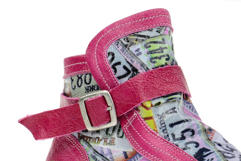 Eject Road Stiefelette pink art print - Lackleder
