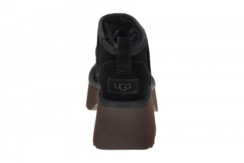 UGG Classic Ultra Mini New Heights Stiefel schwarz