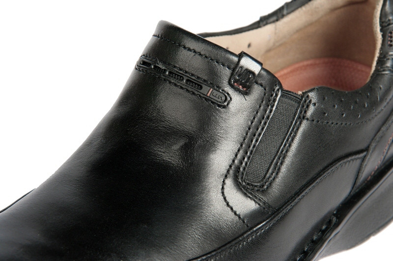 Clarks Un Step Slipper schwarz Extra-Weit