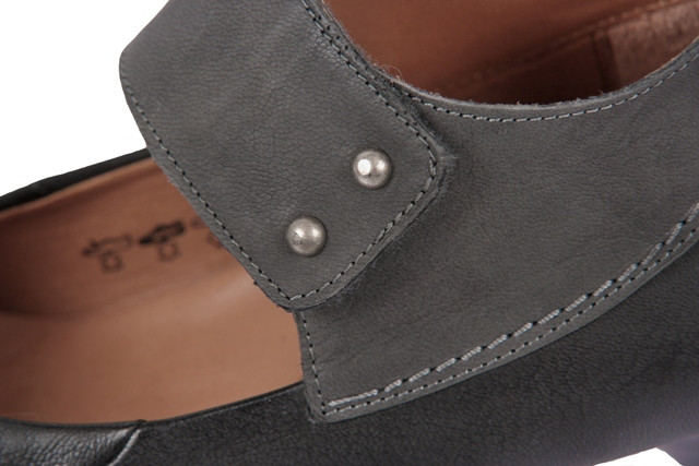 Think Schee Schuhe schwarz grau