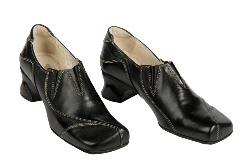Tiggers Gaia 3 karree Pumps BTC-11528 in schwarz