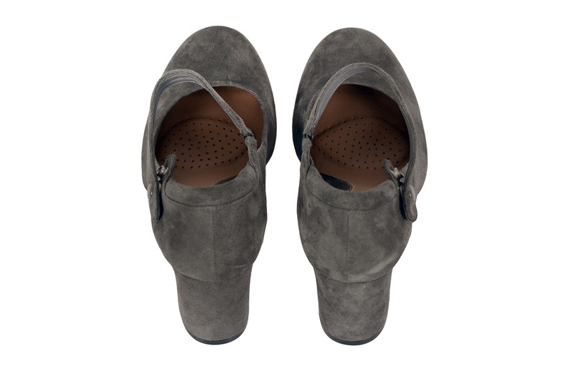 Clarks Deva Dolly Riemchen Pumps grau Velourleder