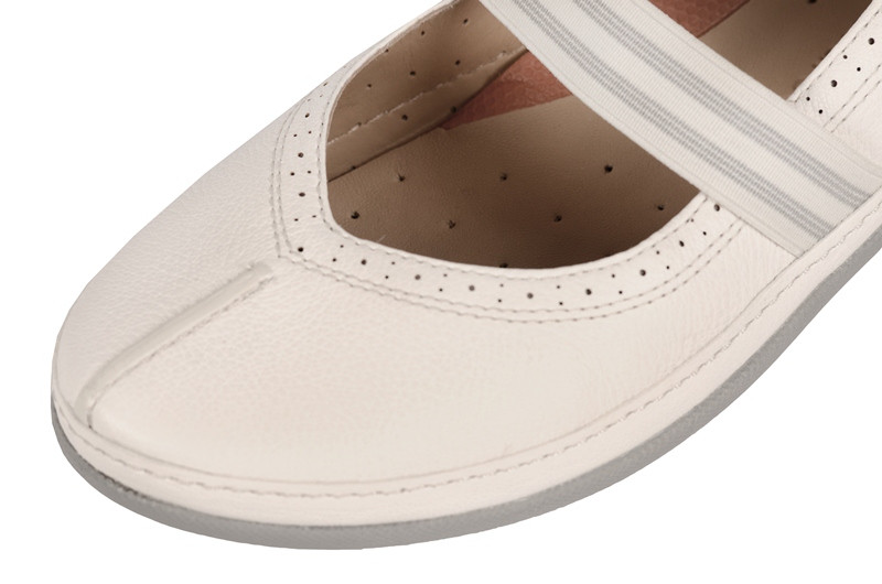 Clarks Un Bethany Slipper weiß