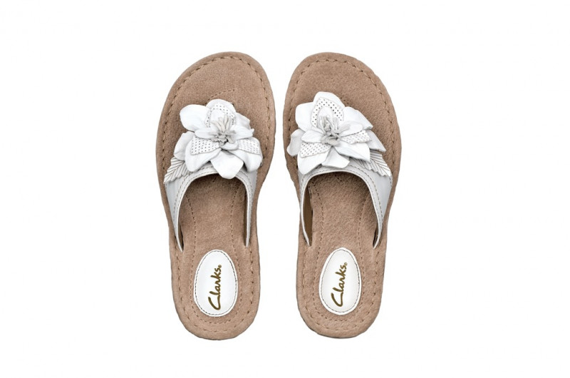 Clarks Pantolette Amaya Iris 6 in weiß Zehentrenner 20354106