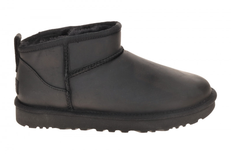 UGG Classic Ultra Mini Stiefelette schwarz Fettleder