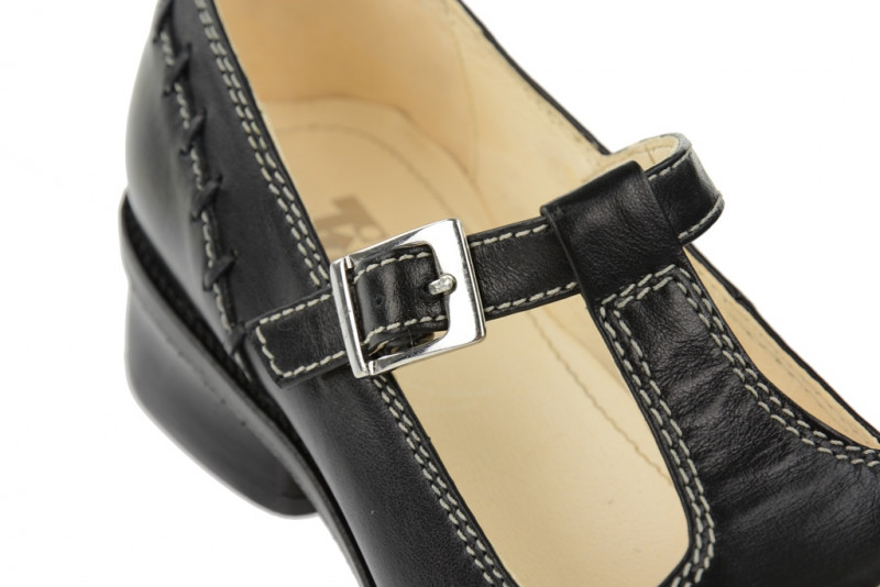 Tiggers T-Riemchen Pumps Yvonne in schwarz