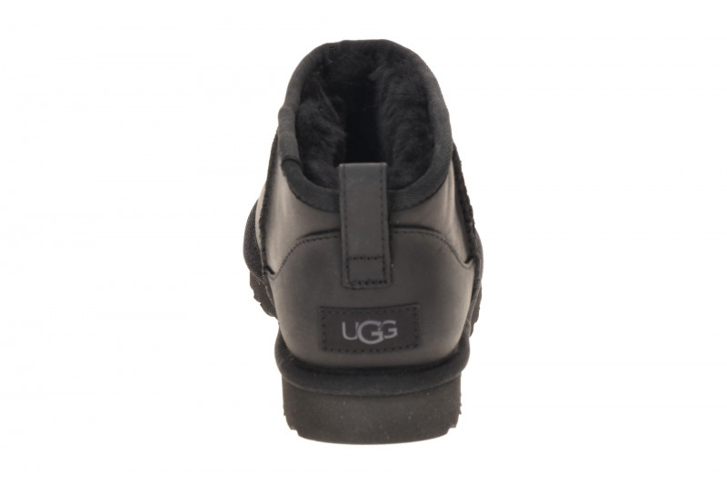UGG Classic Ultra Mini Stiefelette schwarz Fettleder