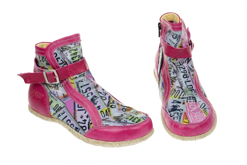 Eject Road Stiefelette pink art print - Lackleder