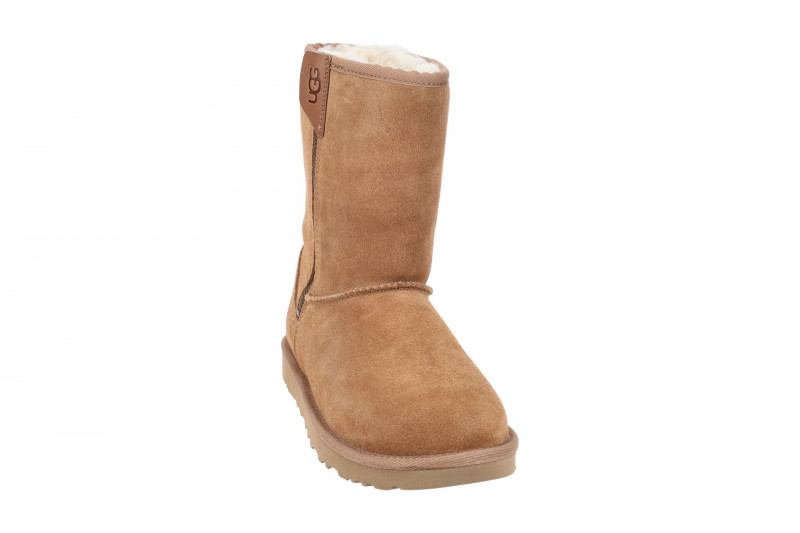 UGG Classic Short Bailey Zip Stiefel braun chestnut 1144043