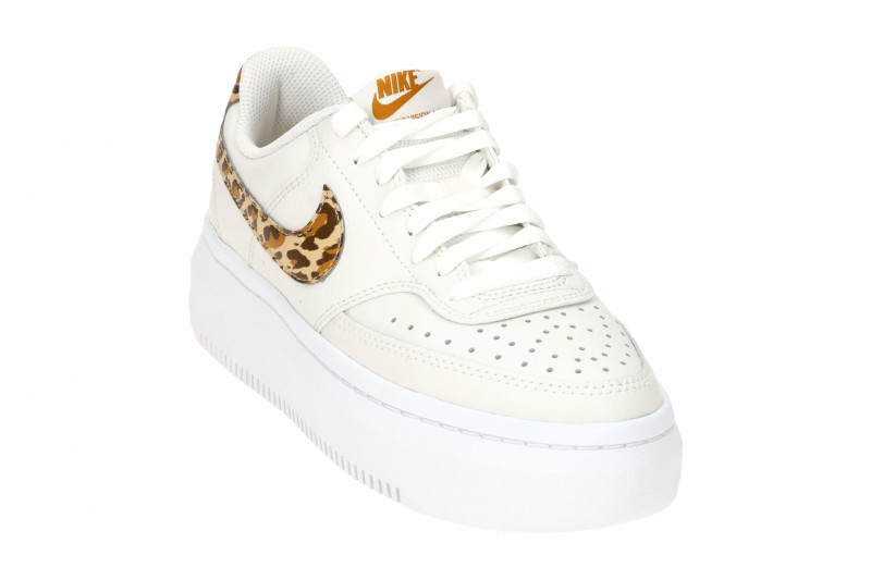 NIKE Court Vision Alta Sneaker beige Damen Plateau DM0113
