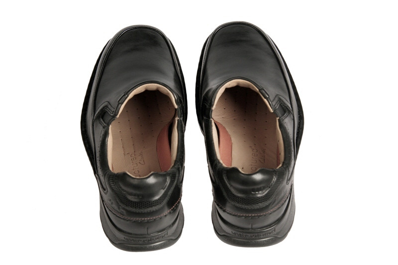 Clarks Un Step Slipper schwarz Extra-Weit