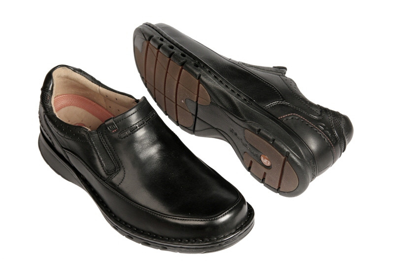 Clarks Un Step Slipper schwarz Extra-Weit