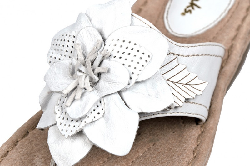 Clarks Pantolette Amaya Iris 6 in weiß Zehentrenner 20354106