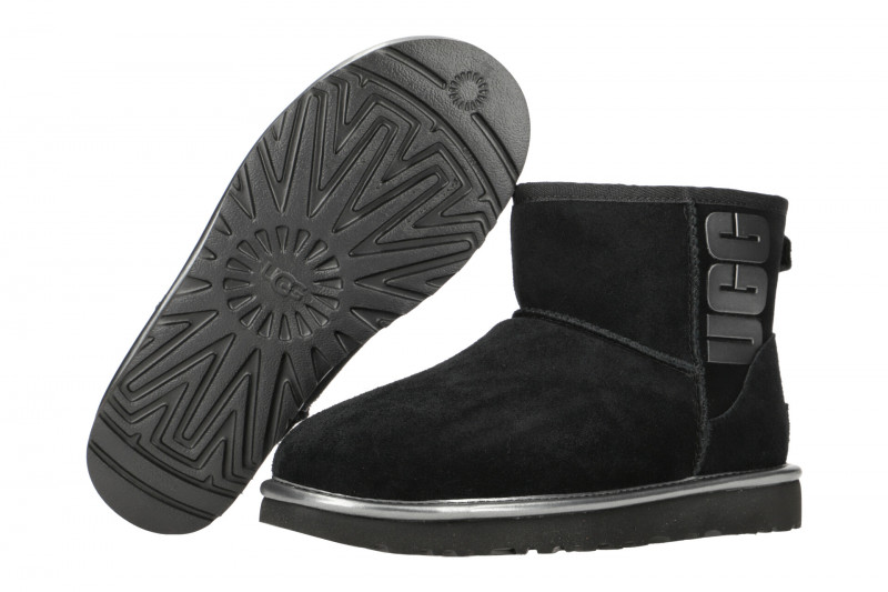 UGG Stiefel schwarz Classic Mini Ugg Rubber Logo