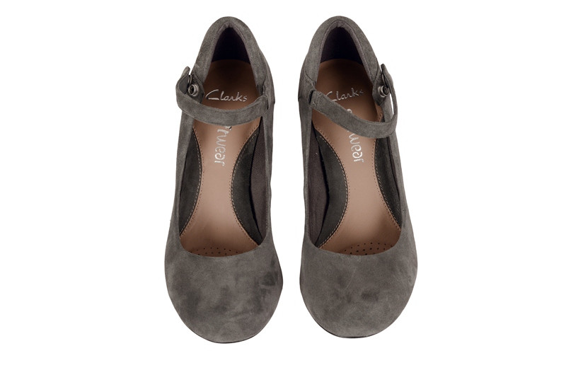 Clarks Deva Dolly Riemchen Pumps grau Velourleder